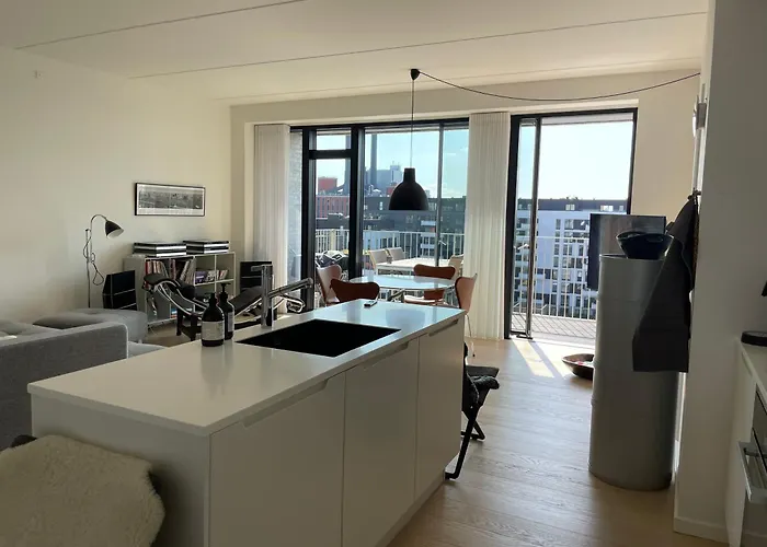 Luksuslejlighed Pa 7 Sal Med Elevator, Vestvendt Altan Og Udsigt Over Havn Og By